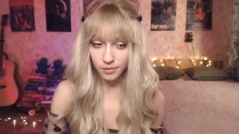 Snapshot of ellie_friendly chatting on January 16, 2025, 12:09 pm ellie_friendly online show from January 16, 2025, 12:09 pm