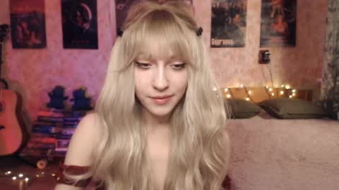 Snapshot of ellie_friendly chatting on January 19, 2025, 12:17 am ellie_friendly online show from January 19, 2025, 12:17 am