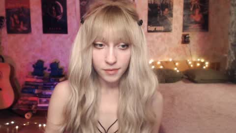 Snapshot of ellie_friendly chatting on January 23, 2025, 12:09 pm ellie_friendly online show from January 23, 2025, 12:09 pm