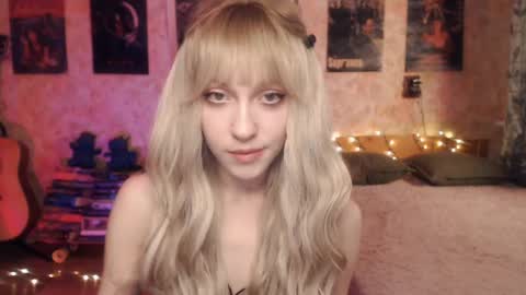 Snapshot of ellie_friendly chatting on January 23, 2025, 11:15 pm ellie_friendly online show from January 23, 2025, 11:15 pm