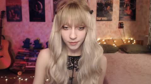 Snapshot of ellie_friendly chatting on January 27, 2025, 11:33 pm ellie_friendly online show from January 27, 2025, 11:33 pm