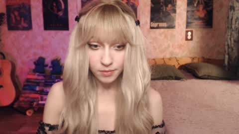 Snapshot of ellie_friendly chatting on February 4, 2025, 12:11 pm ellie_friendly online show from February 4, 2025, 12:11 pm