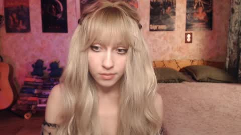 Snapshot of ellie_friendly chatting on February 20, 2025, 12:15 pm ellie_friendly online show from February 20, 2025, 12:15 pm