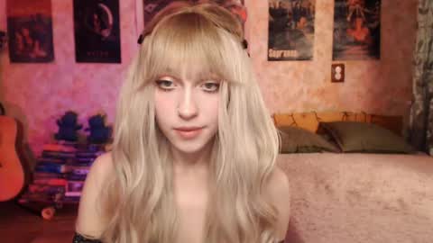 Snapshot of ellie_friendly chatting on March 5, 2025, 12:16 am ellie_friendly online show from March 5, 2025, 12:16 am