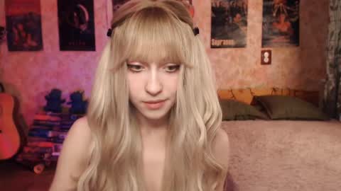 Snapshot of ellie_friendly chatting on March 8, 2025, 12:33 am ellie_friendly online show from March 8, 2025, 12:33 am