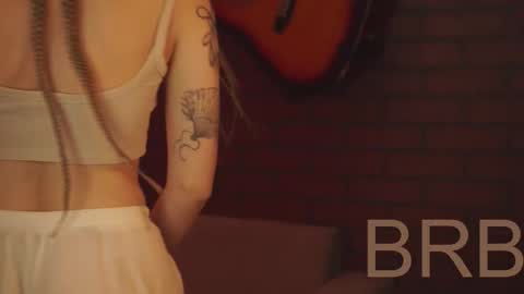 elliecutes online show from February 11, 2025, 8:37 am