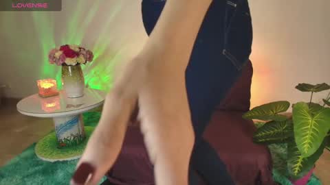 elliee1 online show from February 28, 2025, 12:09 pm