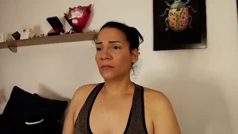 elliee1 online show from June 26, 2026, 12:42 pm