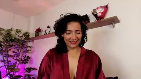 elliee1 online show from July 28, 2026, 3:21 pm