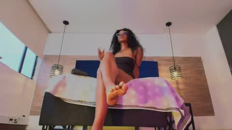 elliee_alves online show from April 15, 2026, 7:58 pm