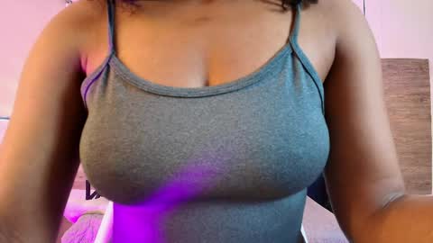 elliee_alves online show from June 5, 2026, 5:51 pm