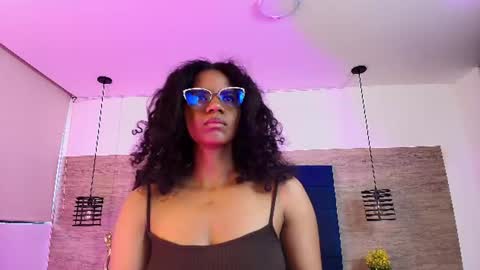 elliee_alves online show from June 9, 2026, 5:57 pm