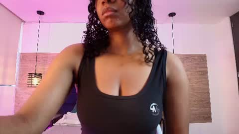 elliee_alves online show from June 12, 2026, 6:18 pm