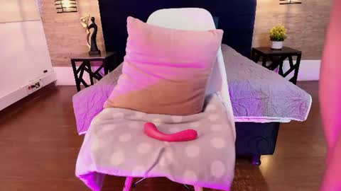 elliee_alves online show from July 21, 2026, 2:19 pm
