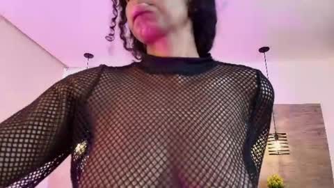 elliee_alves online show from July 28, 2026, 3:21 pm