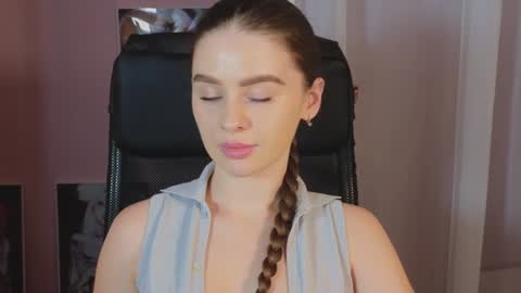 just Emily  online show from December 24, 2024, 12:33 pm