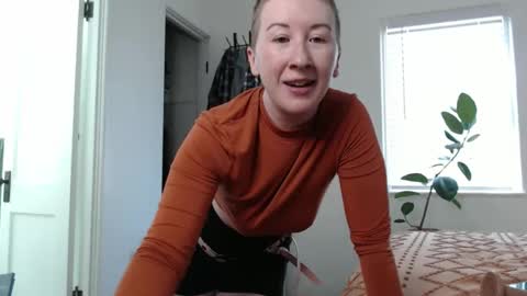 Snapshot of ellierowyn chatting on November 12, 2025, 8:52 pm Ellie Rowyn online show from November 12, 2025, 8:52 pm