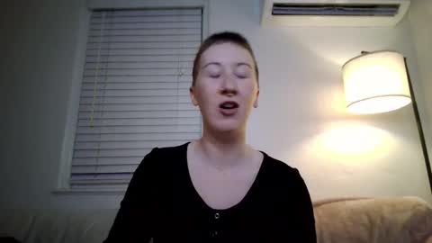 Snapshot of ellierowyn chatting on November 25, 2025, 2:44 am Ellie Rowyn online show from November 25, 2025, 2:44 am