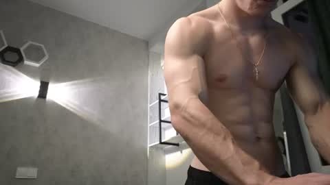 Snapshot of elliot_muscle04 chatting on June 20, 2026, 6:11 pm elliot_muscle04 online show from June 20, 2026, 6:11 pm