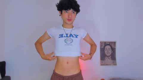 Snapshot of elliotvolkov chatting on May 22, 2026, 2:33 pm elliotvolkov online show from May 22, 2026, 2:33 pm