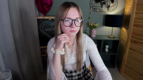 Snapshot of elliup chatting on October 6, 2025, 8:34 am elliup online show from October 6, 2025, 8:34 am