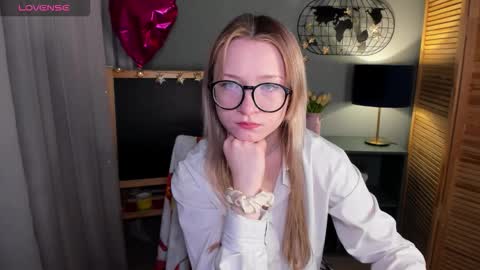 Snapshot of elliup chatting on October 10, 2025, 8:35 am elliup online show from October 10, 2025, 8:35 am