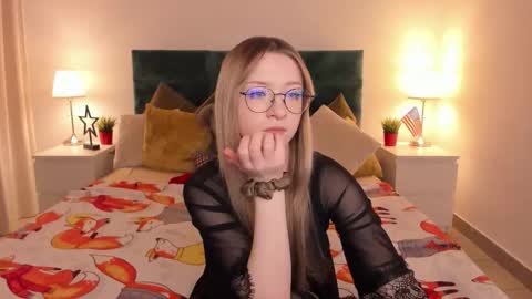 Snapshot of elliup chatting on November 30, 2025, 8:07 am elliup online show from November 30, 2025, 8:07 am