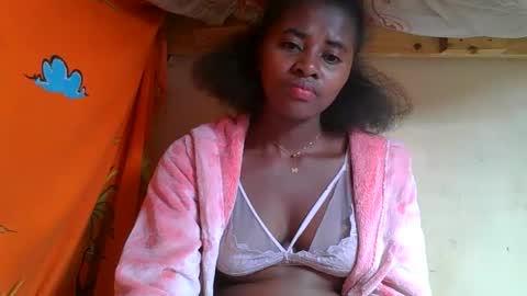 Ellodi online show from May 21, 2026, 3:46 am