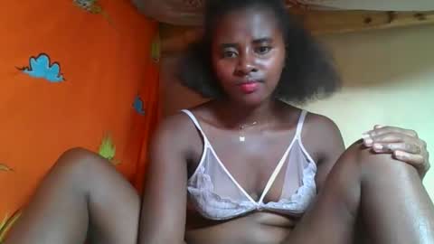 Ellodi online show from May 25, 2026, 8:42 am