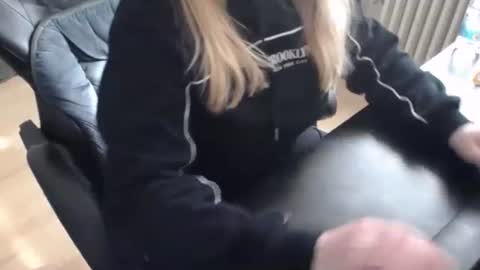 Elly online show from October 3, 2025, 1:08 pm