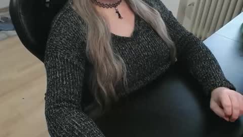 Elly online show from October 28, 2025, 1:36 pm