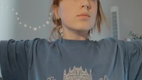 Snapshot of elly_rise chatting on July 18, 2026, 3:49 pm Elly online show from July 18, 2026, 3:49 pm