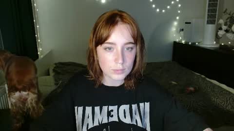 Snapshot of elly_rise chatting on July 23, 2026, 7:23 pm Elly online show from July 23, 2026, 7:23 pm
