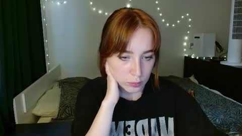Snapshot of elly_rise chatting on July 26, 2026, 4:36 pm Elly online show from July 26, 2026, 4:36 pm