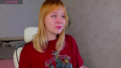 Snapshot of ellya_castro chatting on November 25, 2025, 12:32 am ellya_castro online show from November 25, 2025, 12:32 am