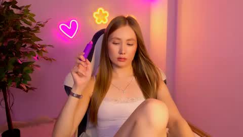  Elly  online show from July 22, 2026, 3:20 am