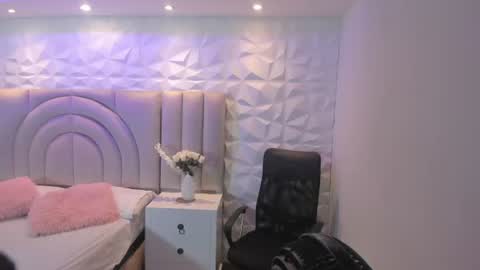 Ellye online show from July 16, 2026, 11:16 am
