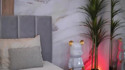 Elly online show from October 12, 2025, 8:08 pm