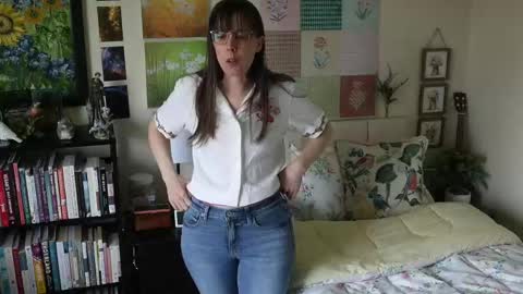 Elly Naomi online show from May 8, 2026, 5:18 pm