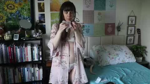 Elly Naomi online show from May 24, 2026, 5:07 pm