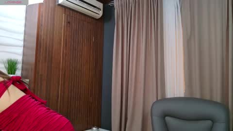 EllyRoss online show from March 8, 2025, 8:22 am