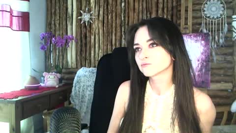 Snapshot of ellysan_del_art chatting on November 3, 2025, 11:44 am Ellysan de lart online show from November 3, 2025, 11:44 am