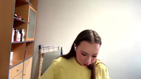 Snapshot of ellystea chatting on July 21, 2026, 5:43 am Elly online show from July 21, 2026, 5:43 am