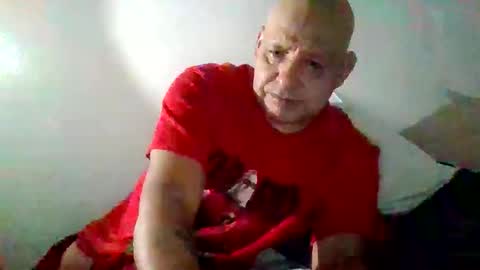 Snapshot of elmario24 chatting on November 8, 2025, 10:26 am elmario24 online show from November 8, 2025, 10:26 am