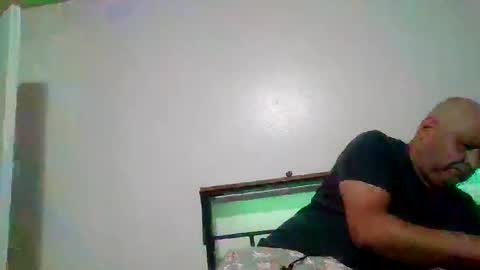 elmario24 online show from March 25, 2026, 7:47 am