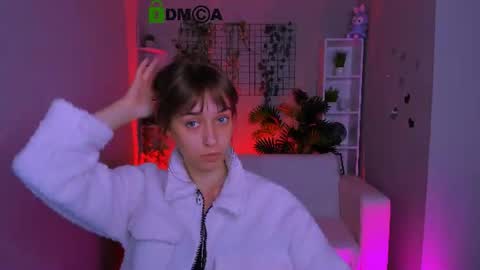 Snapshot of elodie_crystal chatting on July 23, 2026, 9:18 am Ella online show from July 23, 2026, 9:18 am