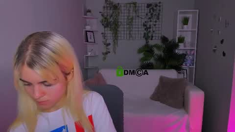 Snapshot of elodie_crystal chatting on July 31, 2026, 3:22 pm Ella online show from July 31, 2026, 3:22 pm