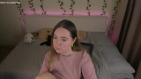 Snapshot of elovinora chatting on February 27, 2026, 9:15 pm Ela give me a thumbs up if you like it and this is important for the development of the account online show from February 27, 2026, 9:15 pm