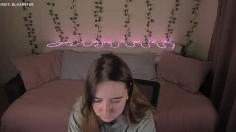 Snapshot of elovinora chatting on March 20, 2026, 8:35 pm Ela give me a thumbs up if you like it and this is important for the development of the account online show from March 20, 2026, 8:35 pm