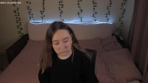 Snapshot of elovinora chatting on March 24, 2026, 7:52 pm Ela give me a thumbs up if you like it and this is important for the development of the account online show from March 24, 2026, 7:52 pm